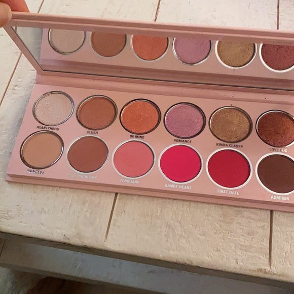 Kylie’s LE 2019 Valentines Day Palette. Like NEW - Picture 3 of 4